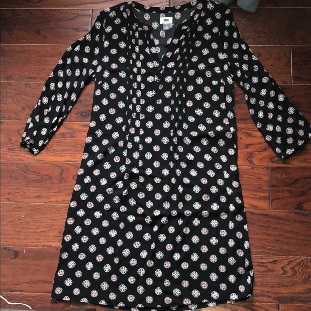 Patterned black 3/4 sleeve dress